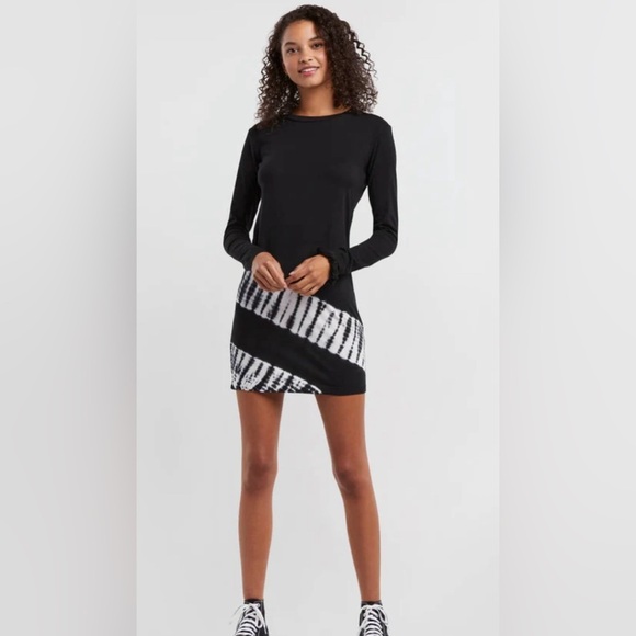 SPLENDID Shibori Black and white Long Sleeve Tie Dye Print Mini Jersey Dress - Picture 1 of 13